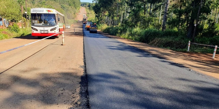 Obras de asfaltado en Montecarlo
