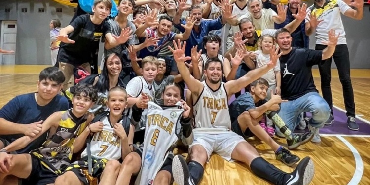 HUBO FIESTA. A pura efectividad, Tirica cerró mejor el último cuarto y definió el partido a su favor.
