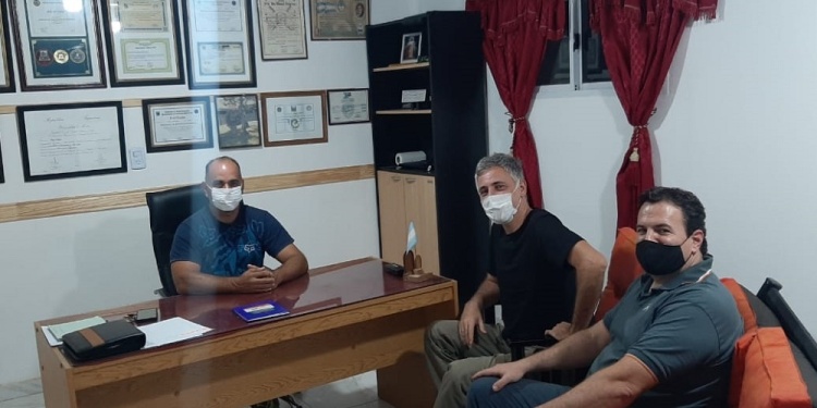 TRABAJO CONJUNTO. Los concejales Irschick y Heck junto al jefe de la Unidad Regional López.