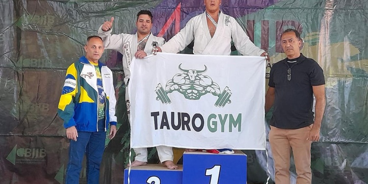 EN LO MÁS ALTO. Pedro Bareyro en el primer lugar del podio, luego de consagrarse en el Open en Buenos Aires.