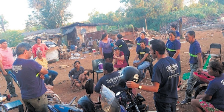 RECLAMO. Son 30 los trabajadores que recorren los ecopuntos, hoteles y comercios de Puerto Iguazú.