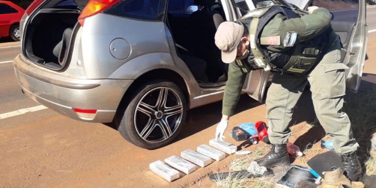 BAJO LOS ASIENTOS. La droga estaba oculta en varias partes del Focus.