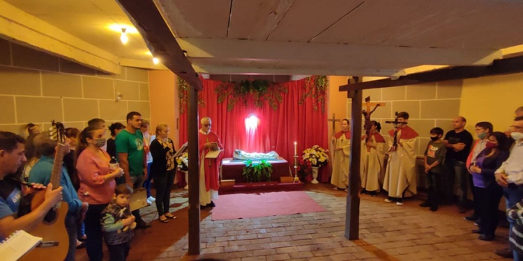 ESPACIO DE ADORACIÓN. En la Cripta el Viernes Santos se realiza la misa y se mantiene abierta a los visitantes.