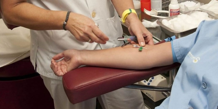 SIN SECUELAS. Para donar médula ósea, la técnica más utilizada es por aféresis, similar a la extracción de sangre.