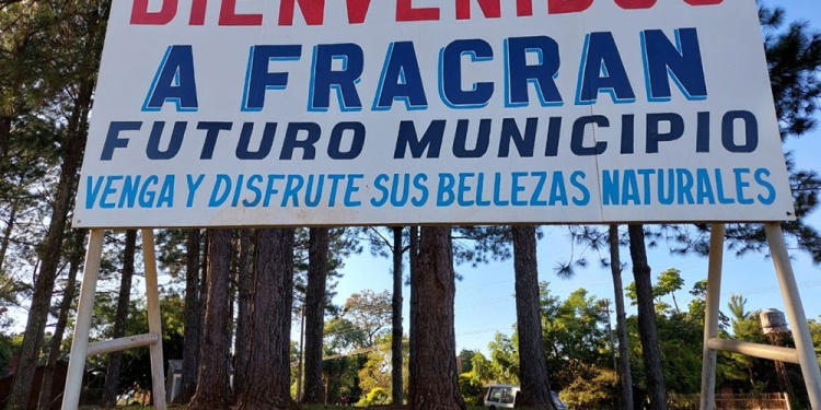 CAMBIARON LOS CARTELES. Las esperanzas eran tales, que incluso la colocaron en los carteles de ingreso.