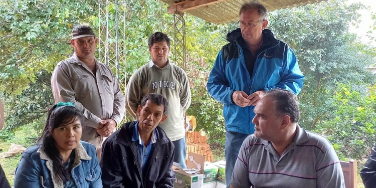 EN GOBERNADOR ROCA. Gervasoni ayer posteó un encuentro con productores en el marco de su nueva función al frente del IFAI.