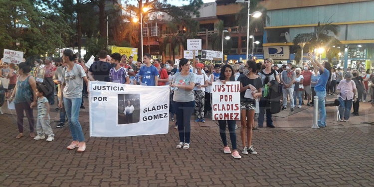 Una de las concentraciones que los vecinos hicieron pidiendo justicia en Oberá.