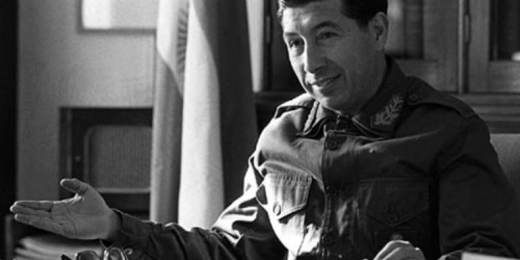 Menéndez durante una entrevista tras asumir el cargo de Gobernador (Foto: Daniel García-DyN)