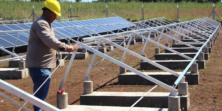 BUEN RITMO. La obra del parque solar se encuentra muy avanzada.
