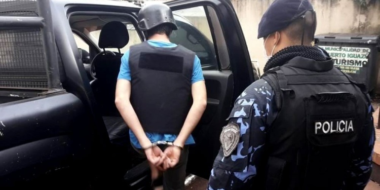 TRASLADO. El sospechoso de 33 años continúa detenido en Irigoyen.