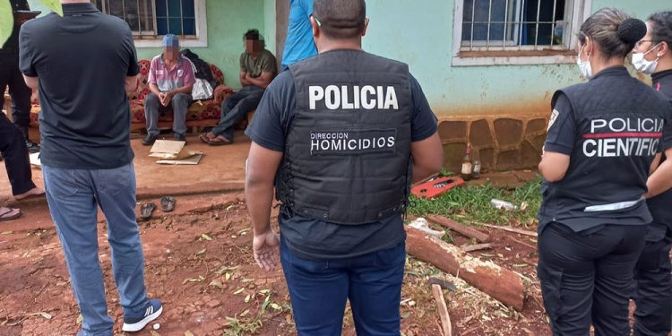 INVESTIGACIÓN. Efectivos de la Dirección Homicidios en el lugar del crimen.