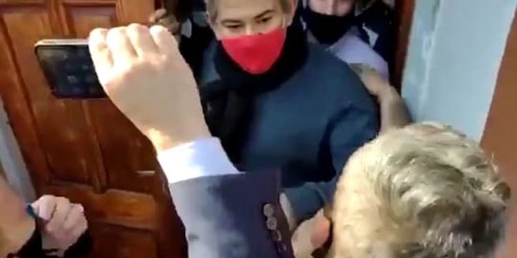 “JUSTICIA”. Silva y sus pares de la UCR cuando fueron echados del Concejo tras sus denuncias. Abajo, la sentencia del tribunal, “que me dio la razón”, dijo.