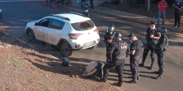 RODEADO. El operativo cerrojo permitió detener al joven en la colectora de avenida Quaranta y calle Trípoli.