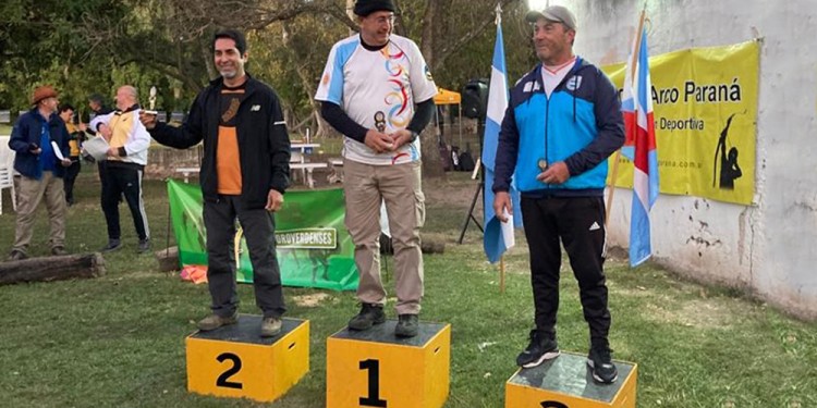 PODIO. Cristian Rojas, en el segundo lugar de la competencia en Paraná.