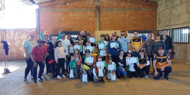 PRESENTES. El semillero misionero, en el club 20 de julio, el sábado.