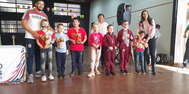 GANADORES. Después de dos años sin competencias presenciales, el semillero provincial volvió a los tableros.