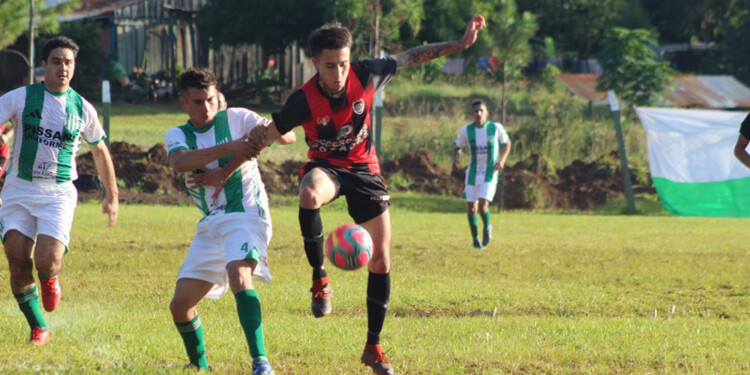 EN ACCIÓN. Yacutinga, líder del Ascenso Unificado, espera por La Canterita (Facebook Club Yacutinga)