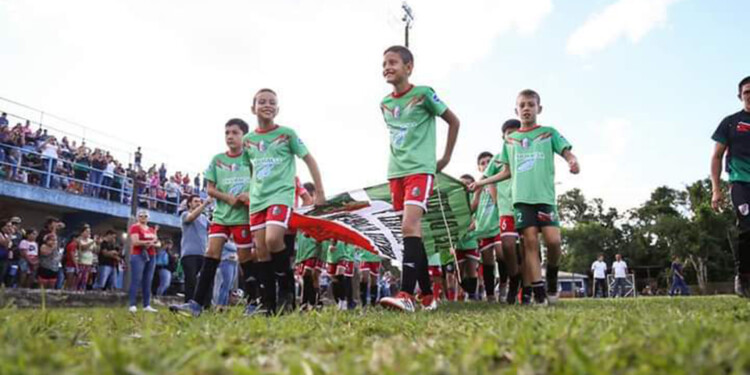 SHOW. Los chicos vivieron un domingo a puro fútbol en Sportivo.