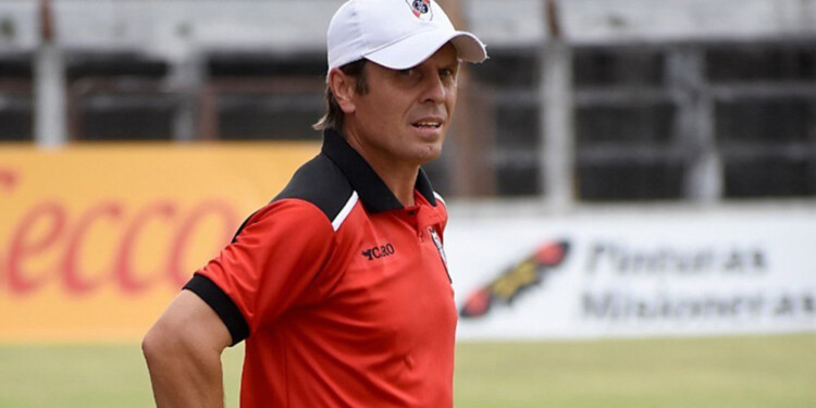 CANDIDATOS. Carlos Marczuk (DT de Guaraní) dijo que están obligados a buscar el título del torneo de la Liga.