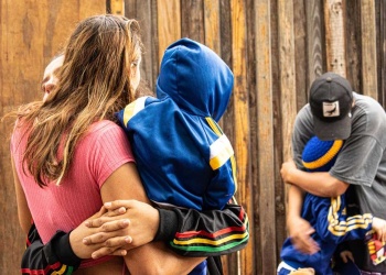 El emotivo reencuentro de cuatro hermanitos misioneros con su madre