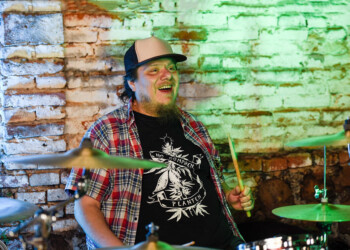 El baterista Gino celebra 30 años con la música