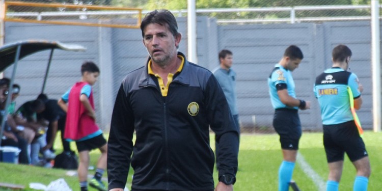 AUTOCRÍTICA. “Pico” Salinas analizó la actuación de sus dirigidos ante Central Norte.