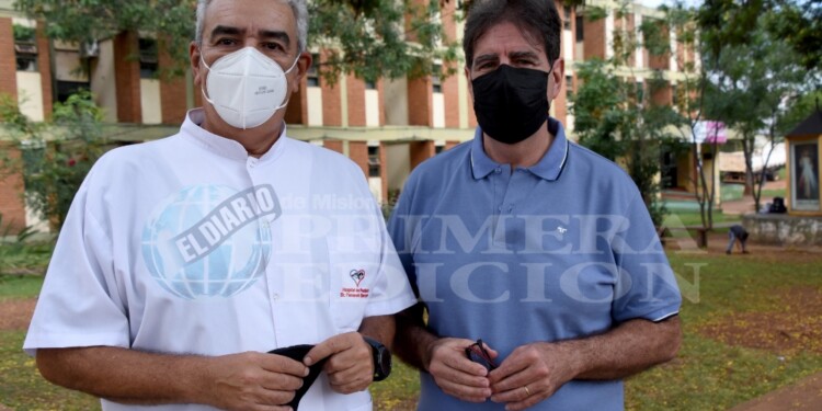 ENCUENTRO. El director del Hospital, Gustavo Puentes, y el dermatólogo infantil Néstor Aiello.