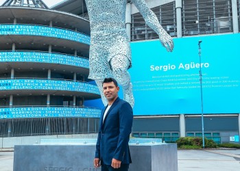 Inauguran estatua del Kun Agüero en Manchester City