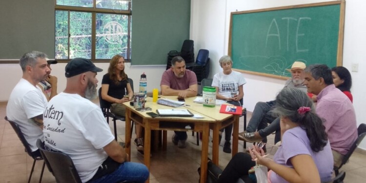 EN ATE. El MAM y Kaapuera analizaron en la sede del gremio de estatales un trabajo en común por el desarrollo sustentable.