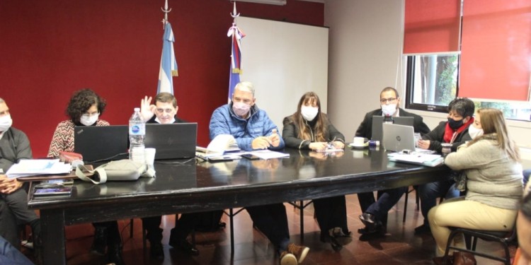 La Mesa de Diálogo Docente acordó un aumento salarial que va del 28 al 30%