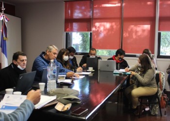 La Mesa de Diálogo Docente acordó un aumento salarial que va del 28 al 30%