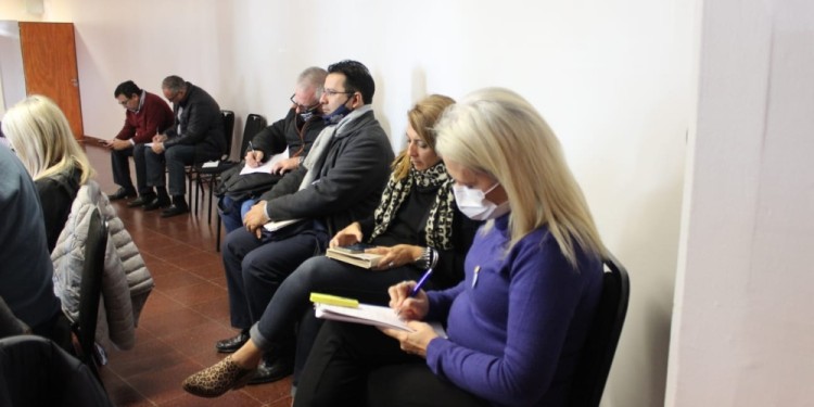 La Mesa de Diálogo Docente acordó un aumento salarial que va del 28 al 30%