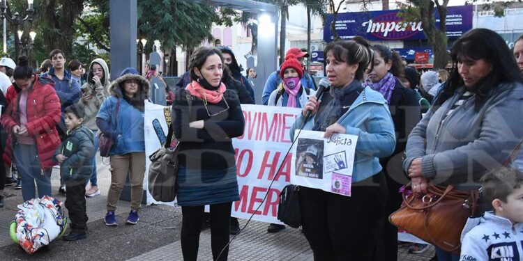 Cientos de personas marcharon en Posadas por justicia para la taxista Claudia Benítez