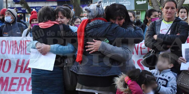 Cientos de personas marcharon en Posadas por justicia para la taxista Claudia Benítez