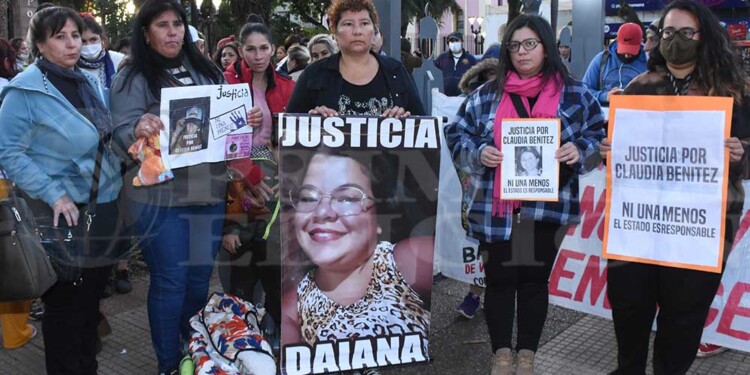Cientos de personas marcharon en Posadas por justicia para la taxista Claudia Benítez