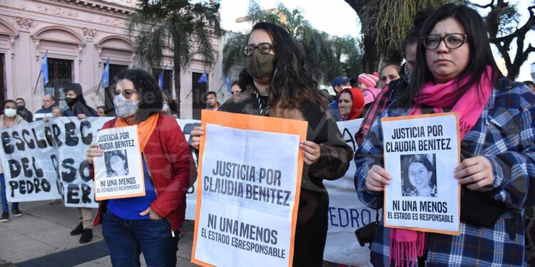 Cientos de personas marcharon en Posadas por justicia para la taxista Claudia Benítez