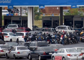 Largas filas en el puente porque Paraguay vive un fin de semana a puro festejo