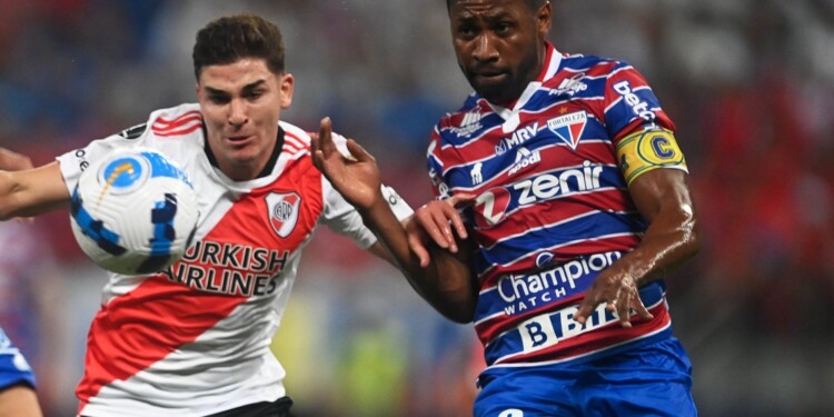 NOTICIAS ARGENTINAS  MAYO 5:
Escena del partido que están
jugando Fortaleza y River Plate
por la Copa Libertadores.
Foto NA