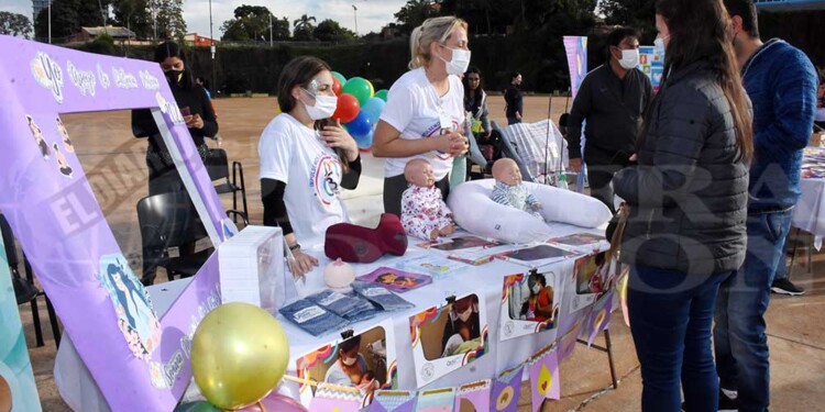 Posadas cerró la semana del parto respetado con una caminata por la costanera