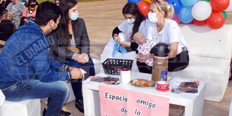 Posadas cerró la semana del parto respetado con una caminata por la costanera