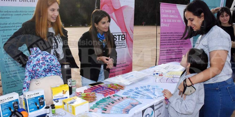 Posadas cerró la semana del parto respetado con una caminata por la costanera