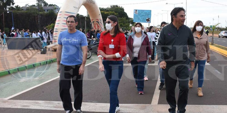 Posadas cerró la semana del parto respetado con una caminata por la costanera