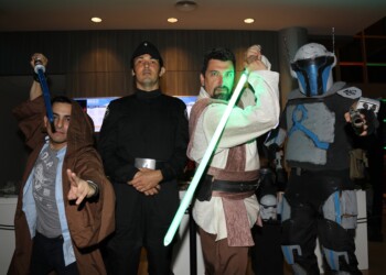 La fuerza de los fanáticos de Star Wars invade el Vicente Cidade