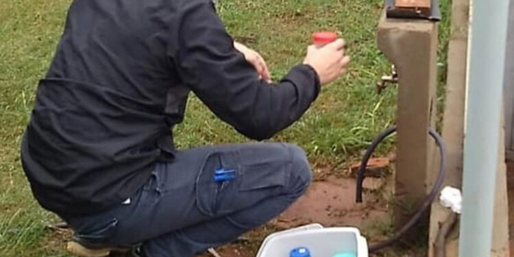 EQUIPO TÉCNICO. Profesionales del Ente Provincial Regulador de Agua y Cloacas estuvieron trabajando en Oberá.