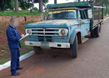 Un hombre llevó a verificar su camión y terminó “a pata”