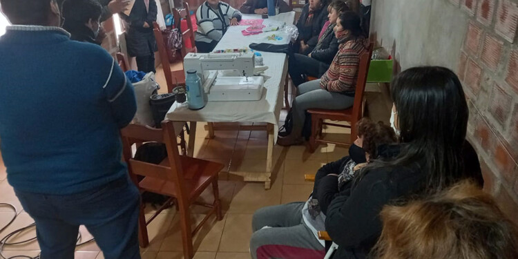 EMPLEO GENUINO. La actividad industrial del bordado suma adeptos en Posadas.