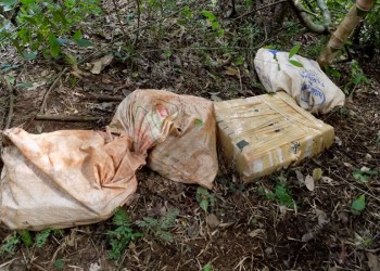 Escapó a los tiros pero perdió 75 kilos de droga