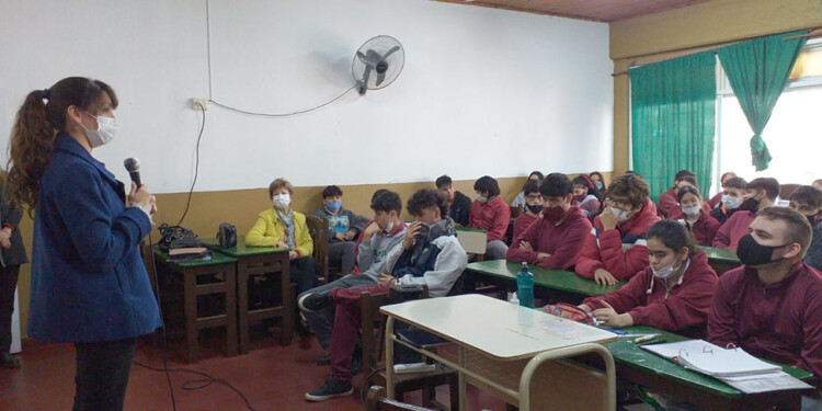 VISITA. El lunes le tocó a los chicos del Colegio Virgen de Itatí.