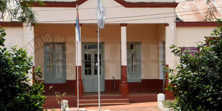 COMISARÍA DE MONTECARLO. Ayer se desplegaron rastrillajes y los investigadores apuntan a que los delincuentes son de la zona.