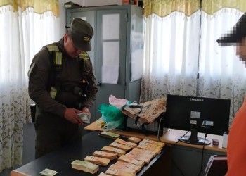 Llevaban casi 2 millones de pesos y cerca de 35 mil dólares sin poder justificarlos